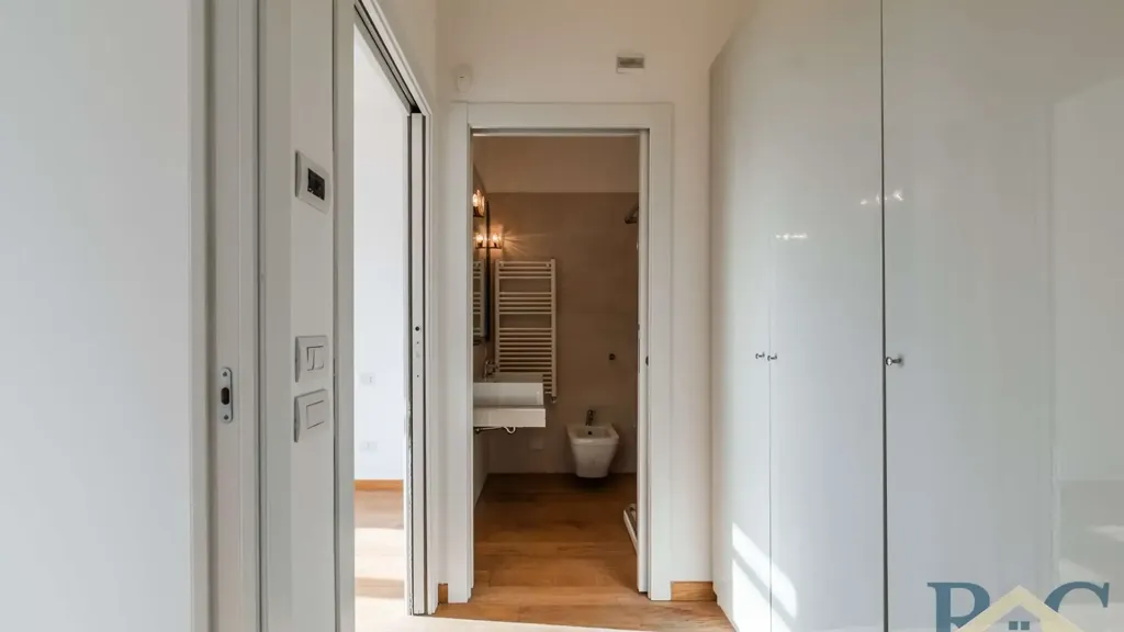 Esik - Trilocale with Private Garden in Milan