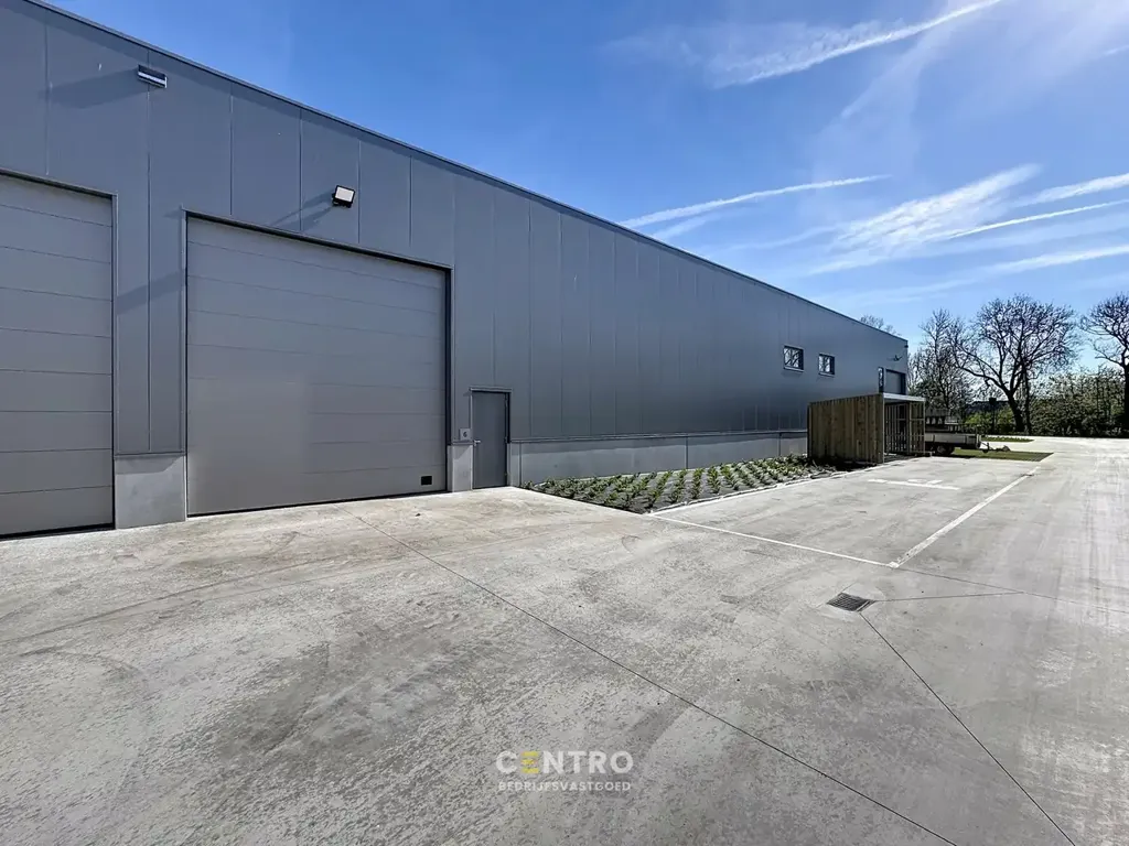 Garage - Bâtiment industriel avec parkings privés à Bruges