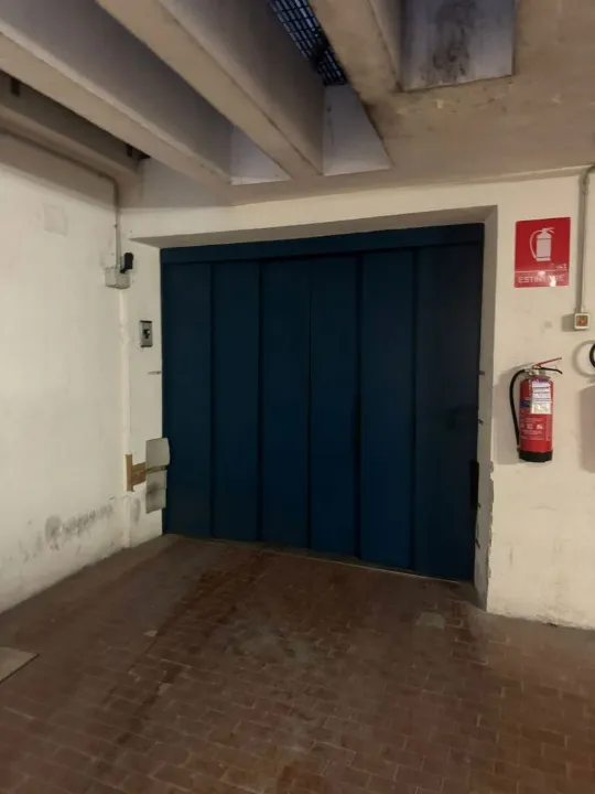 Garaaž - Double Parking Box in Central Bologna