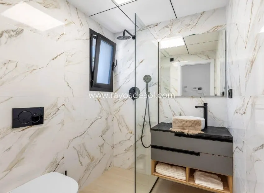 Vannitoad - New Build Apartment with Lagoon Views in El Raso