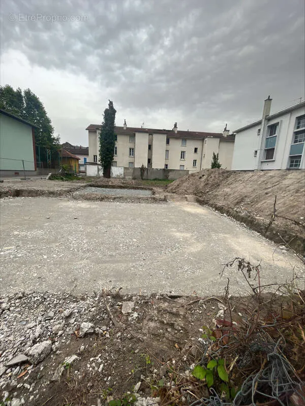 Jardin - Terrain Viabilisé avec Jardin à Pont de Claix