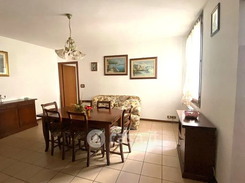 Söögituba - Rustic Trilocale with Garage in Finale Emilia