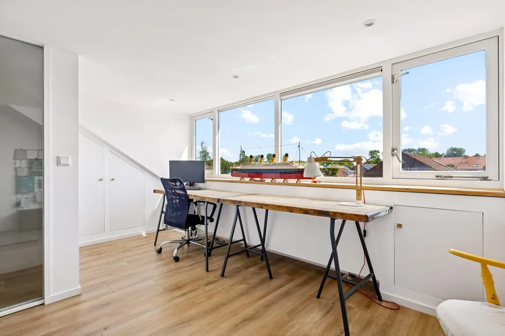 Bureau - Corner House with Garden at Forest Edge in Lelystad
