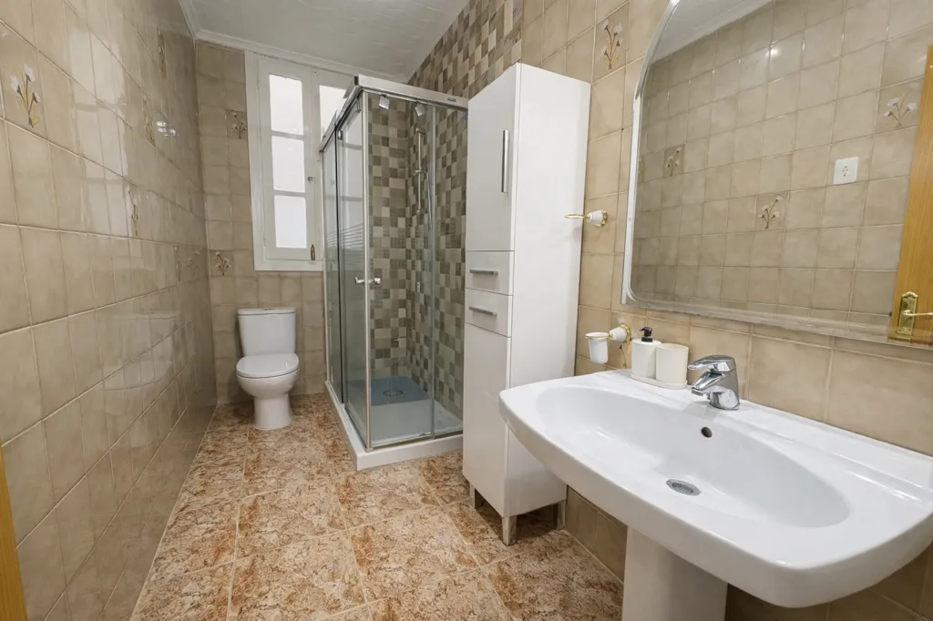 Bathrooms - Señorial Flat near Plaza España, Valencia