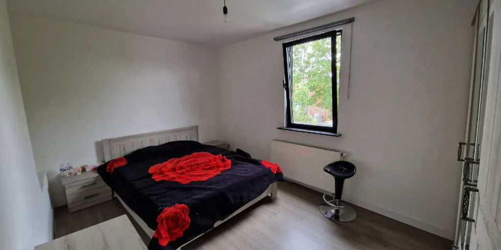 Magamistoad - Renovatable House with Garden in Waasmunster