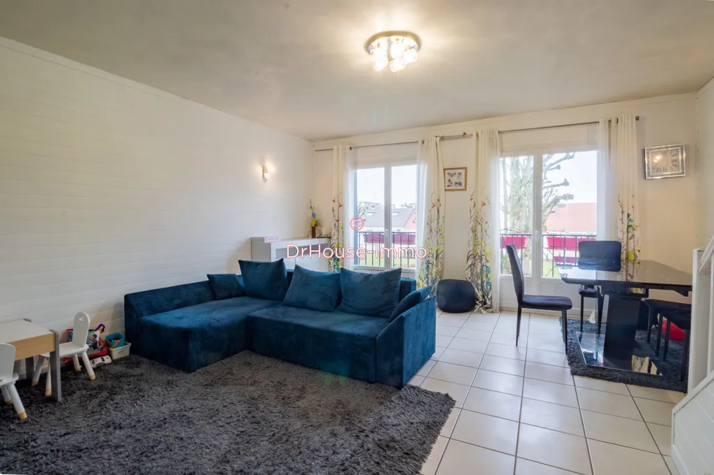 Elutuba - Triplex House with Garden View in Maurepas