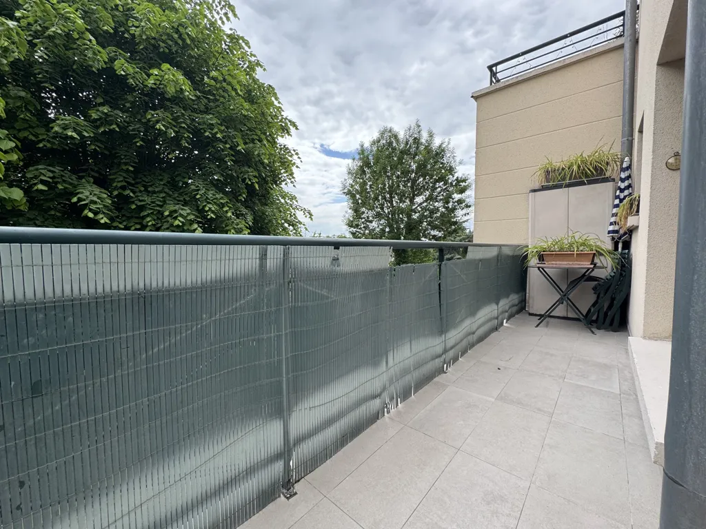 Rõdu - Flat with Balcony and Parking in Vémars