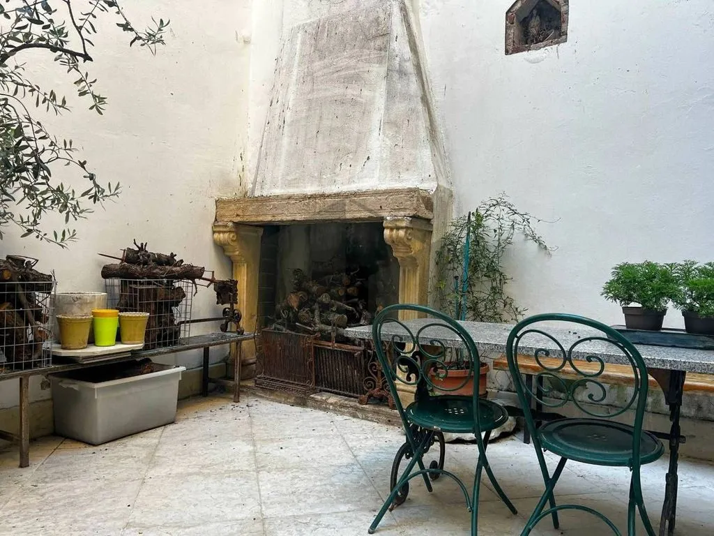 Aed - Historic Villa with Private Courtyard in Verona