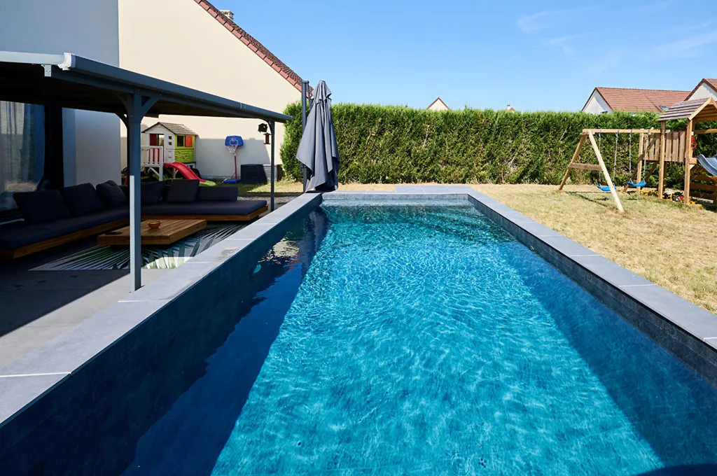 Piscina - Contemporary House with Pool near Dijon
