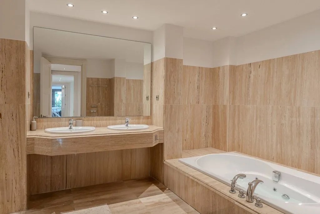 Vannitoad - Luxury Flat with Pool Views in Marbella East