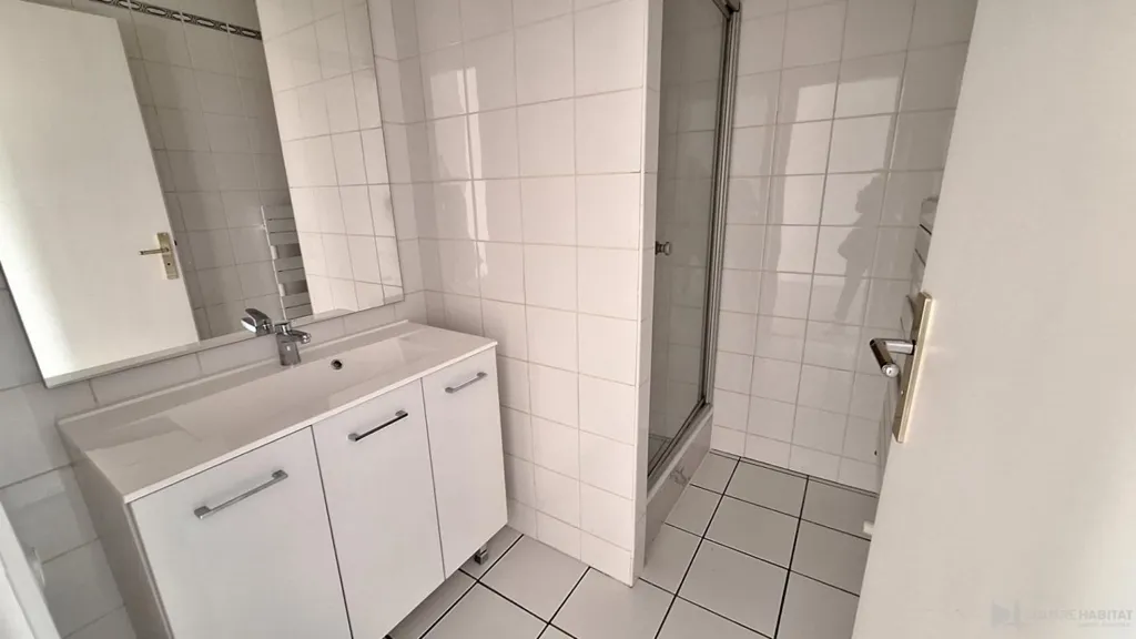 Salles de bain - Appartement avec Piscine à Chamalières