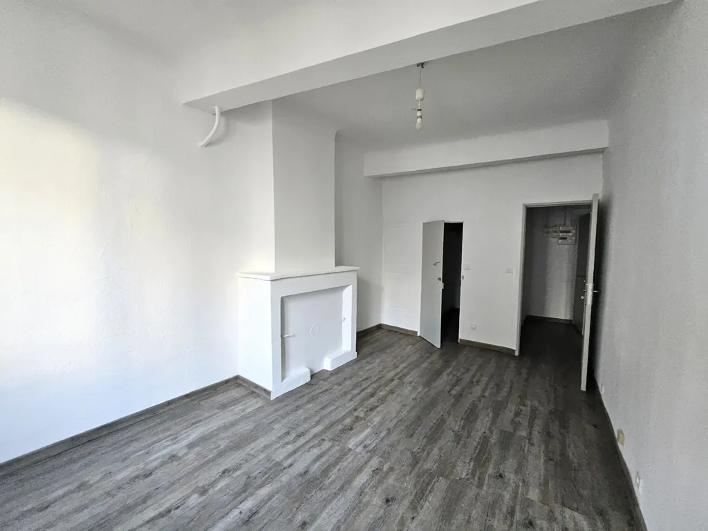 Séjour - Appartement Lumineux en Rue Piétonne à Castellane
