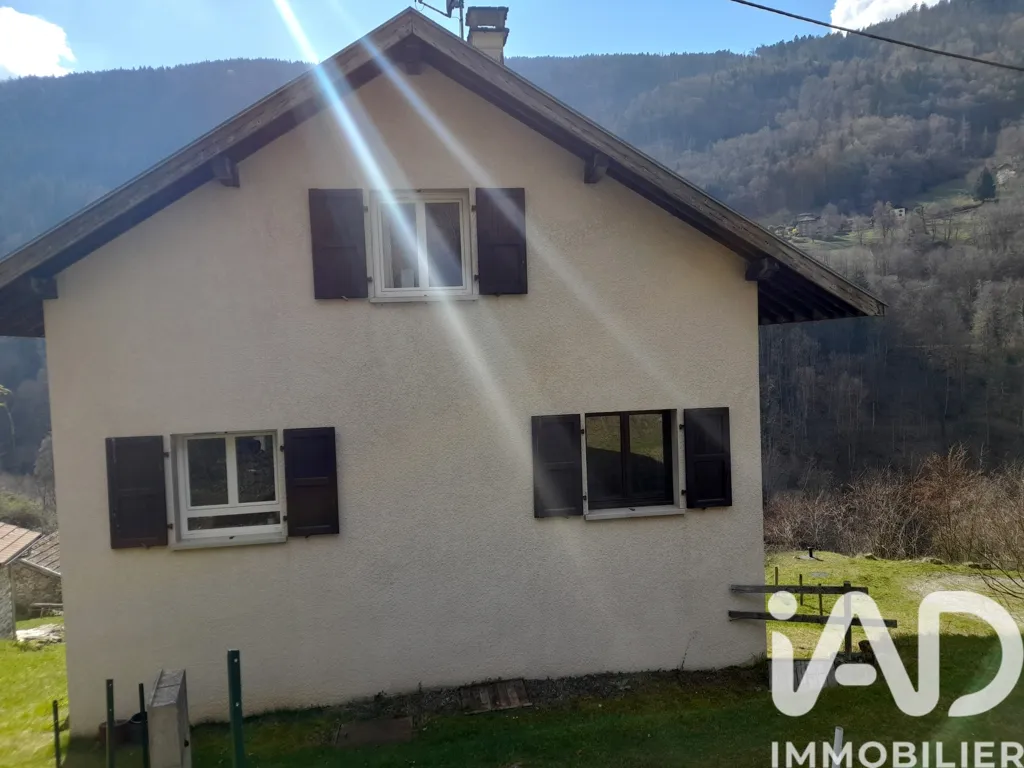 Välivaade - Charming House with Large Garage in Le Haut-Bréda