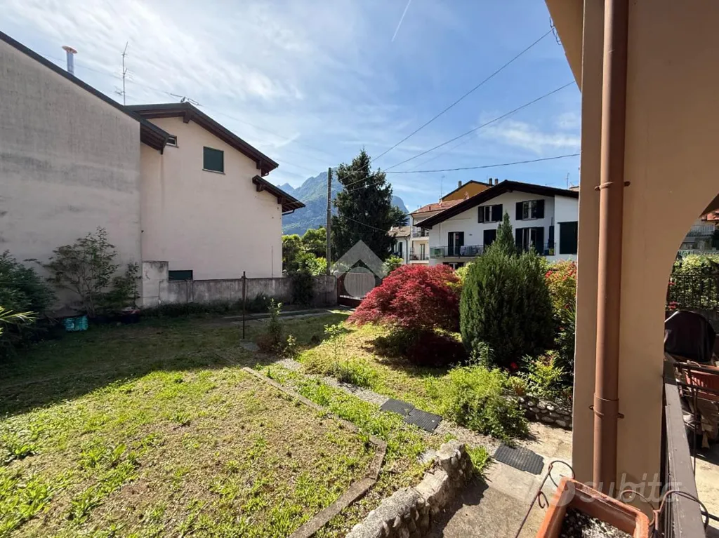 Jardin - Three-Bedroom Apartment with Private Garden in Lecco