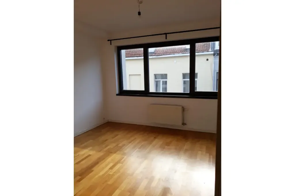 Pièces - Duplex Remis à Neuf avec Terrasse à Jette