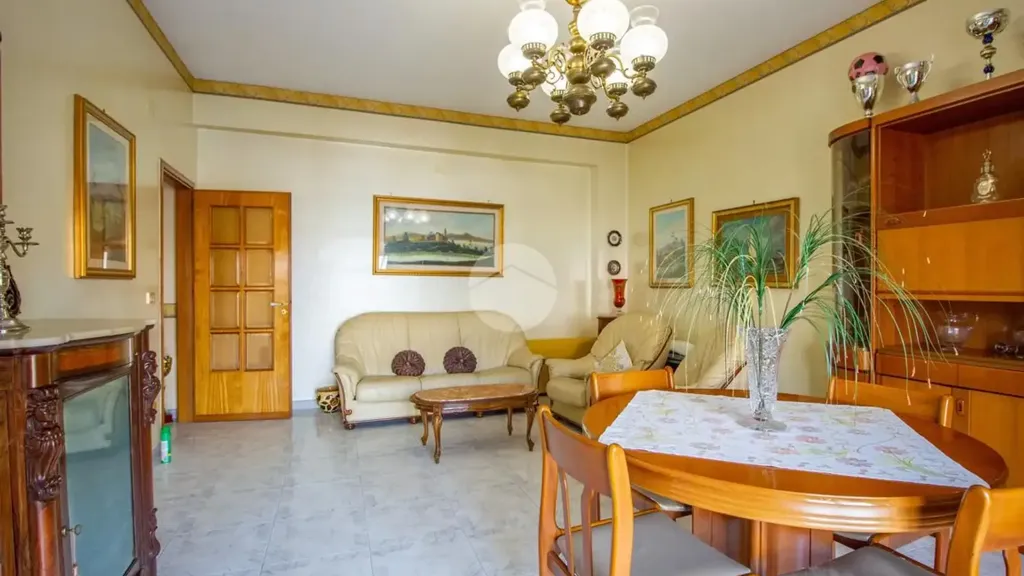 Salle à manger - First-Floor Flat with Balcony in Villabate