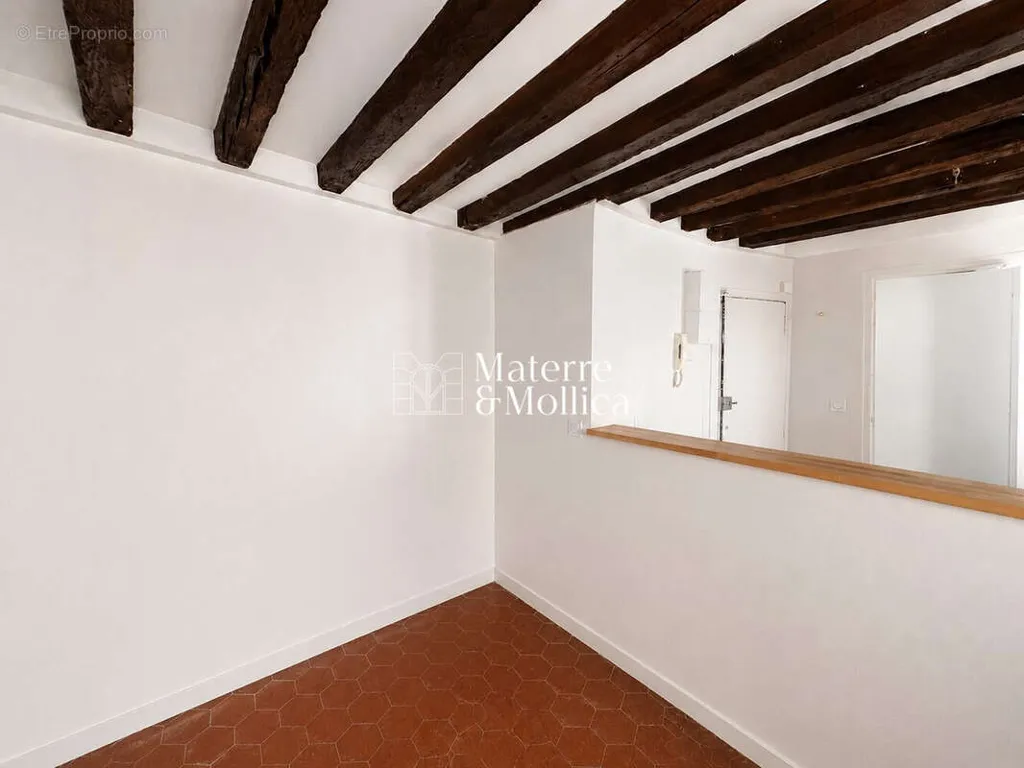 Stanze - Studio with Poutres in Paris-6e