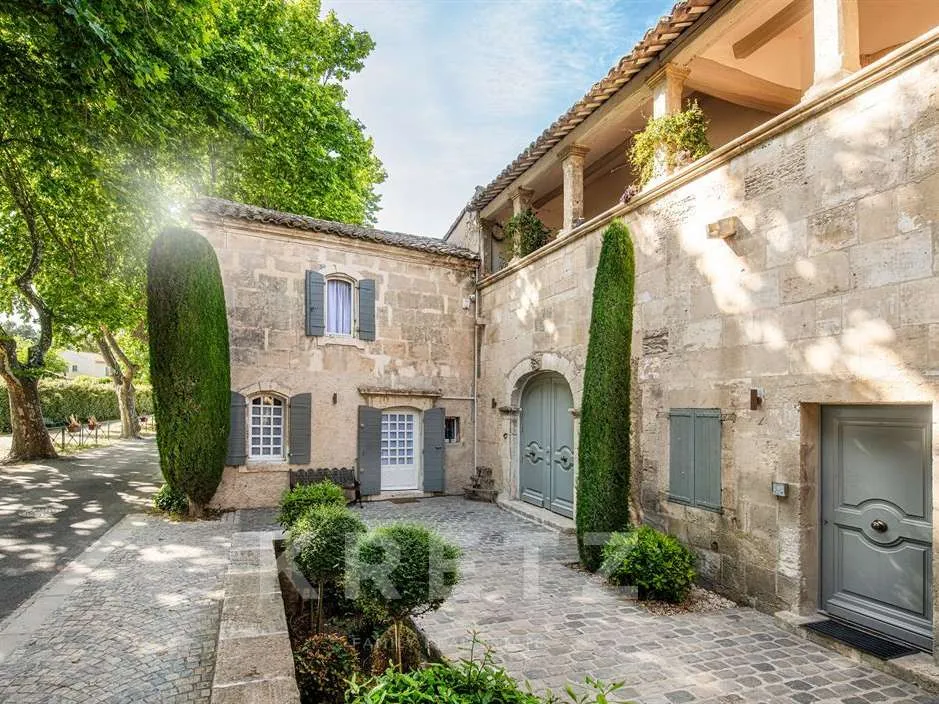 Aed - 18th Century House with Pool in Paradou