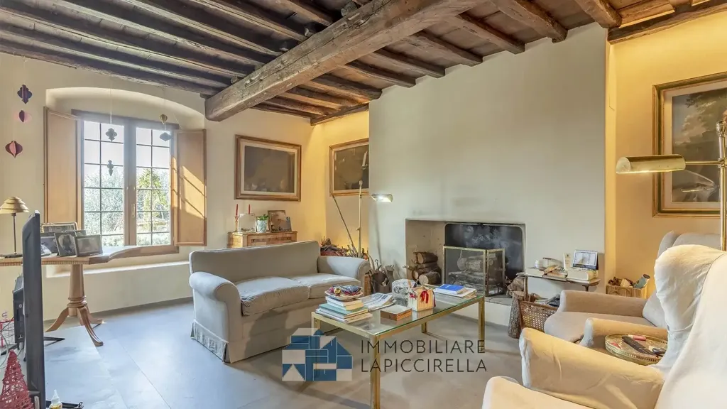 Séjour - Conservatively Reworked Villa with Olive Grove in Settignano