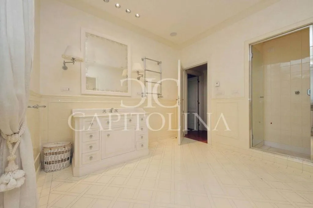 Bagni - Luxury Villa with Private Garden in Rome