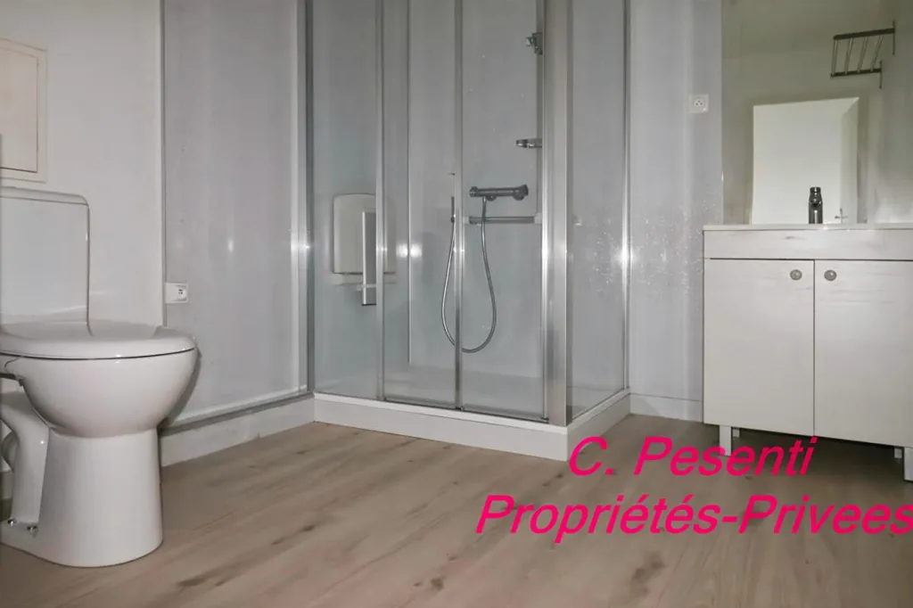 Bagni - 2-Bedroom Apartment with Balcony in Montévrain