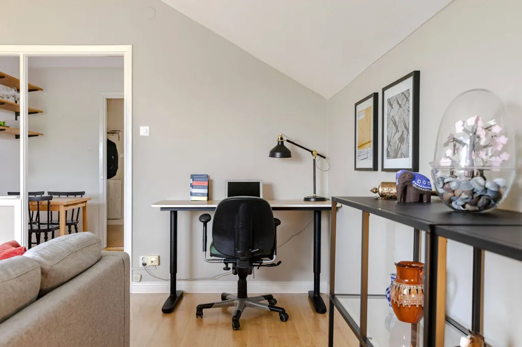 Bureau - Charming Penthouse with Park View in Linköping