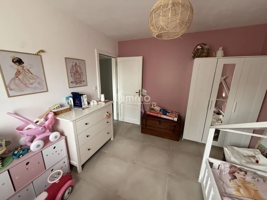 Magamistoad - Renovated House with Veranda in Hestroff