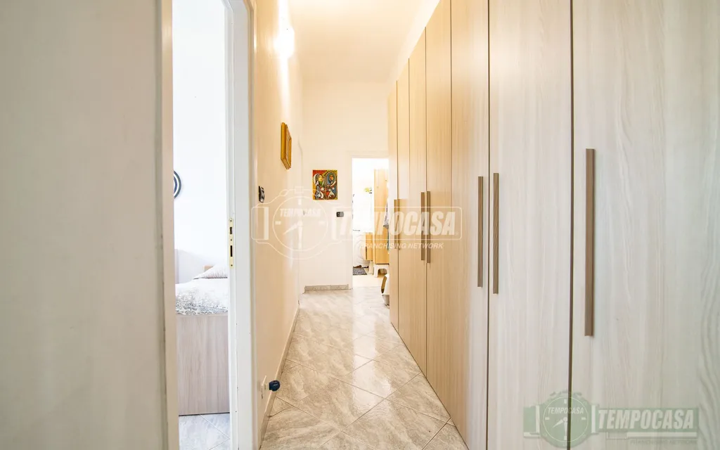 Entrée - Rustic-Style Flat with Central Heating in Sesto San Giovanni