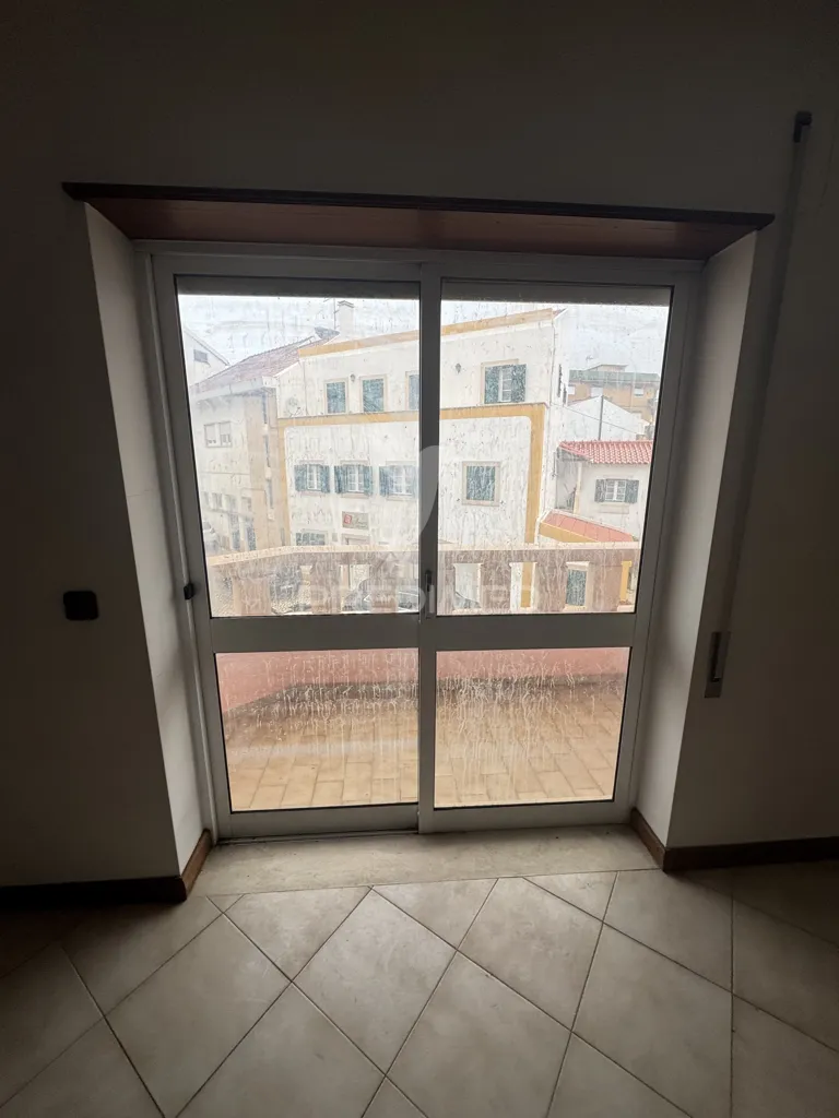 Balcon - Office with Conversion Potential in Porto de Mós