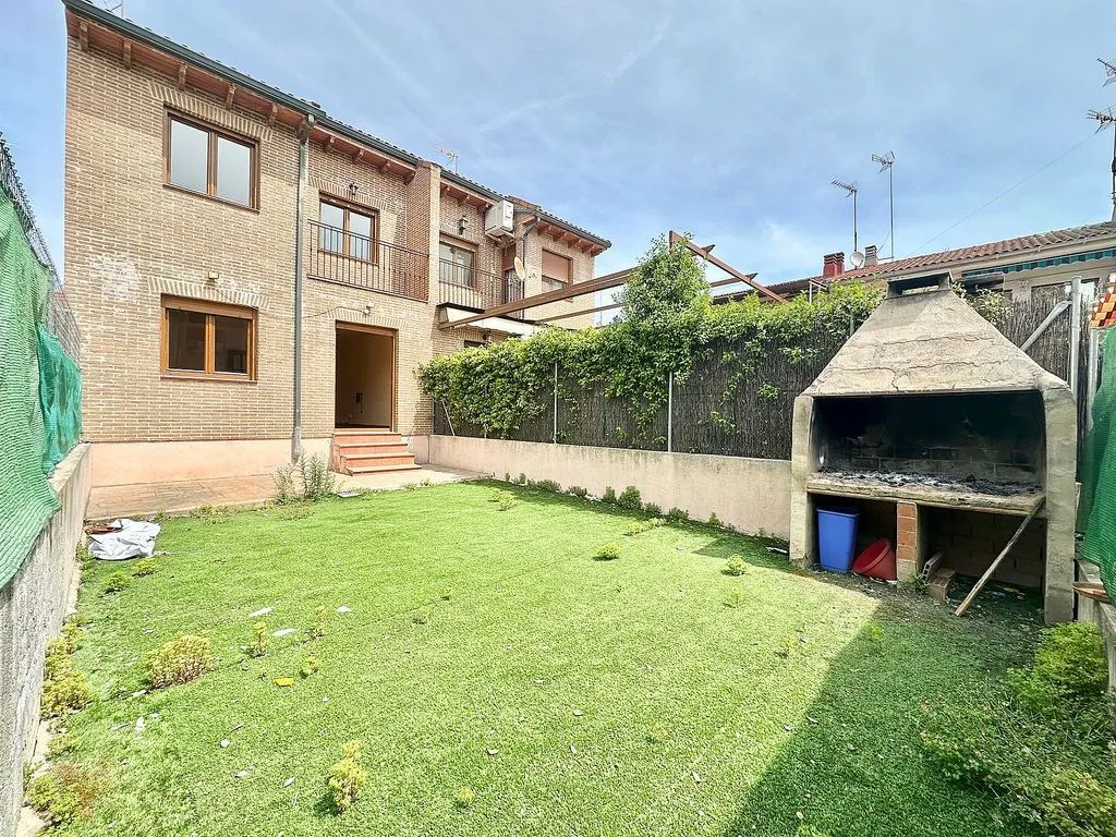Jardin - Patio-Backed Chalet in Mejorada del Campo