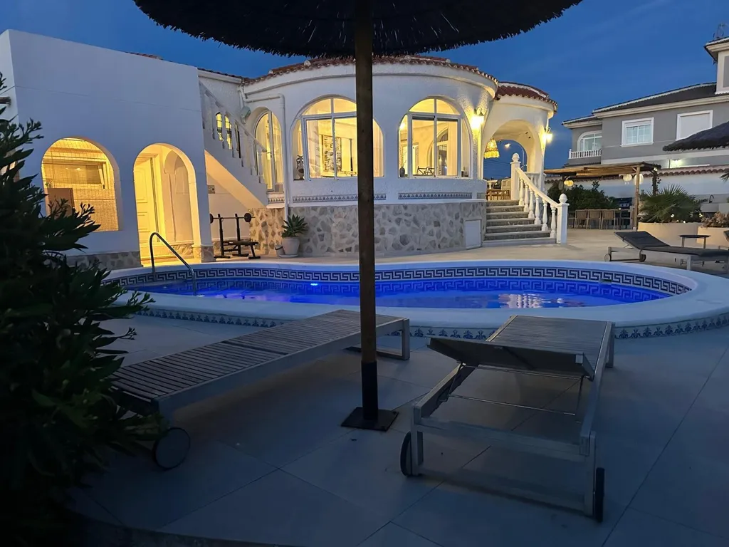 Piscine - Nordic-Style Villa with Pool in Costa Blanca