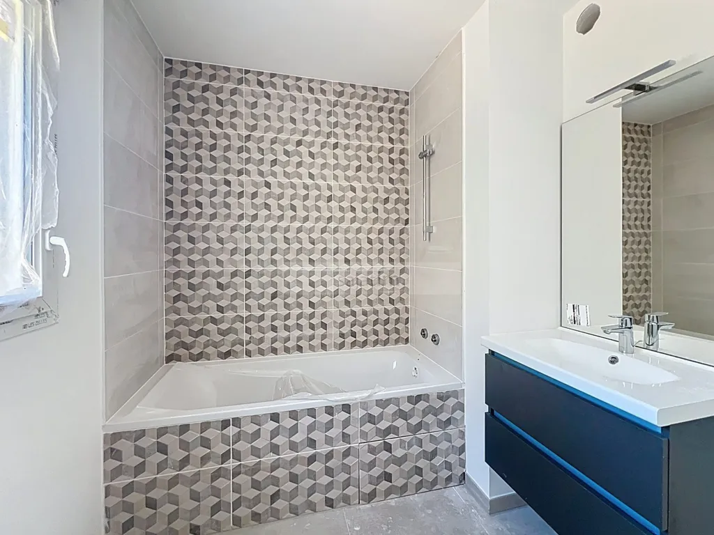Salles de bain - Appartement avec Terrasse à La Ciotat
