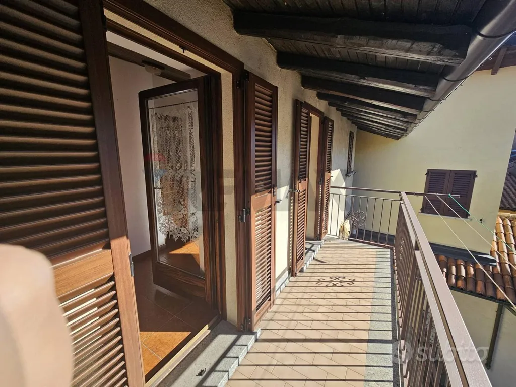Panoramic Apartment in Comerio Courtyard
