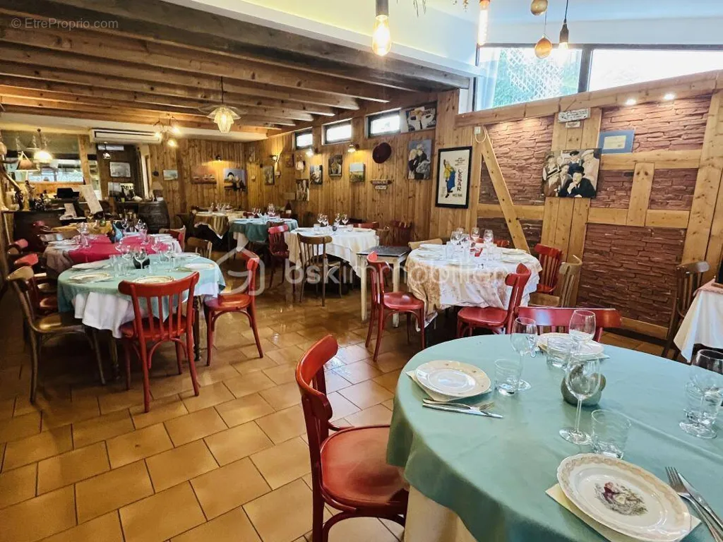 Salle à manger - Restaurant avec Terrasse à Hyères, Proche de la Mer