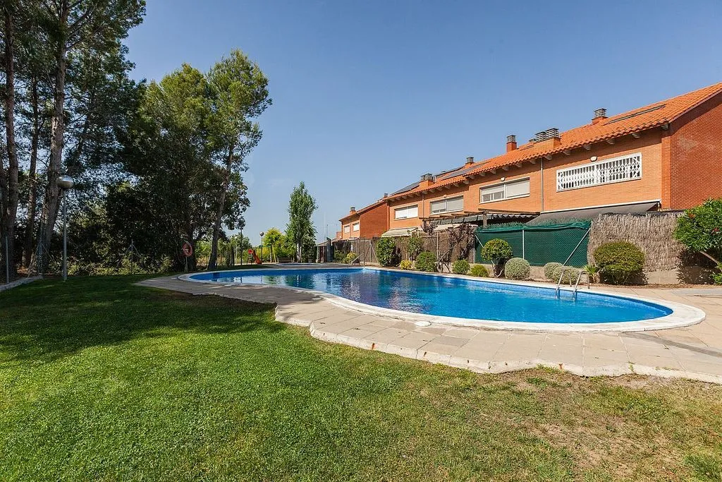 Piscina - Terraced House with Pool in Viladecavalls