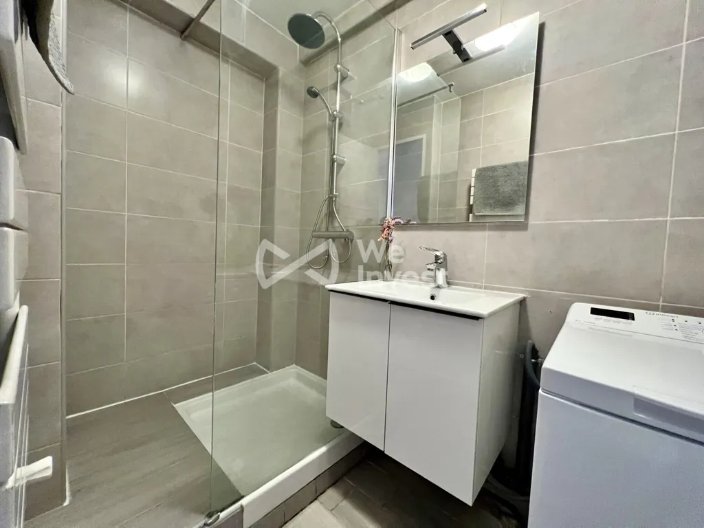 Vannitoad - Modern 4-Piece Flat with Private Parking in Colombes
