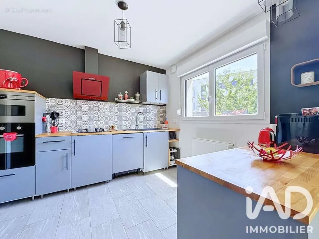Cuisine - Maison avec Terrasse et Jardin à Manom