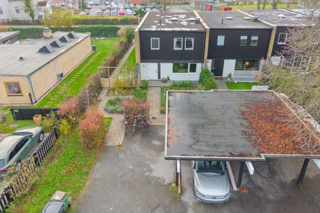 Vista aerea - Renovated 2-Storey House with Garden in Bellevue