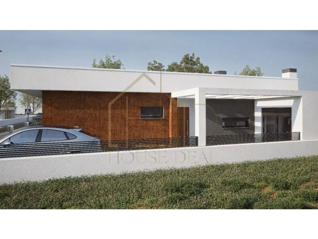 Detached House with Pool in Seixal, Setúbal