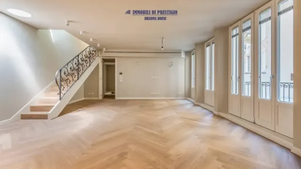 Elutuba - Retrofitted Attico with Terraces in Milan