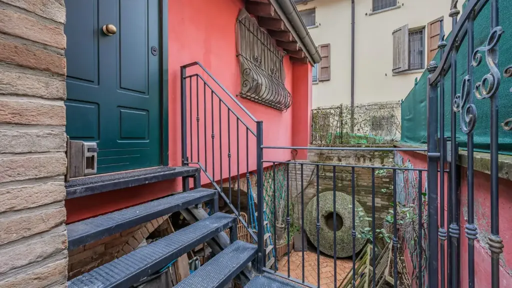 Jardin - Restored House with Private Courtyard in Modena