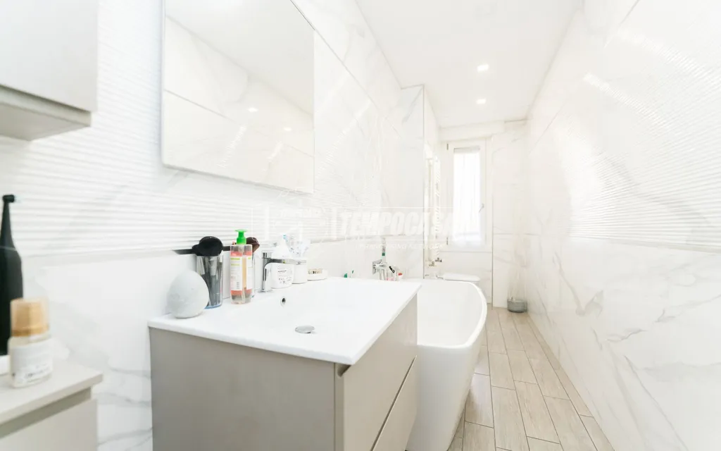 Salles de bain - Quadrilocale with Private Gardens in Milan