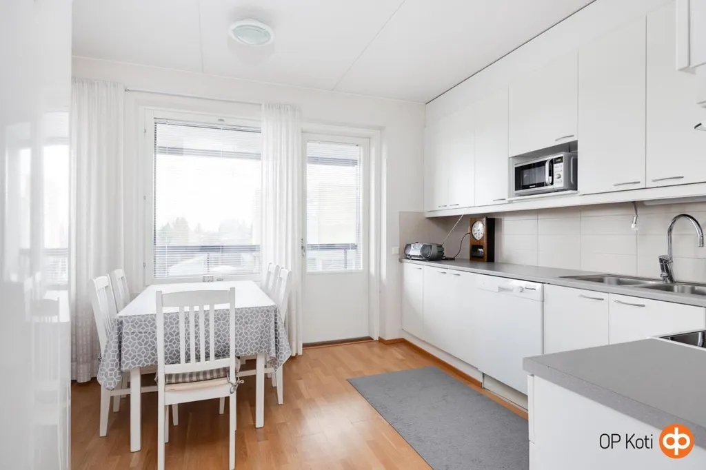 Cucina - Apartment with Large Balcony in Central Location