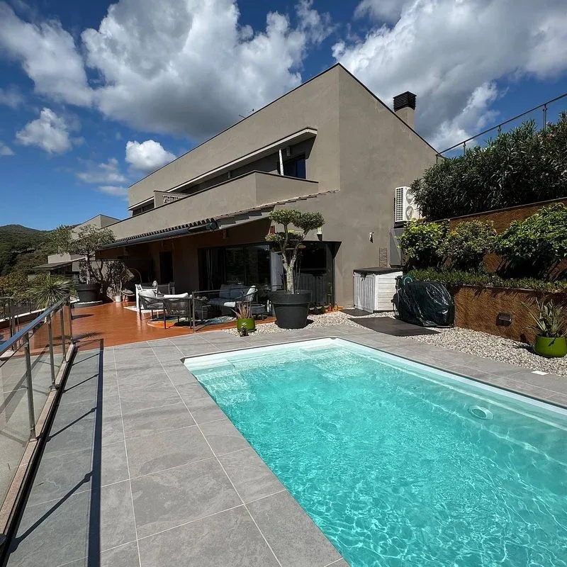 Piscina - Chalet with Pool and Sea View in Llançà
