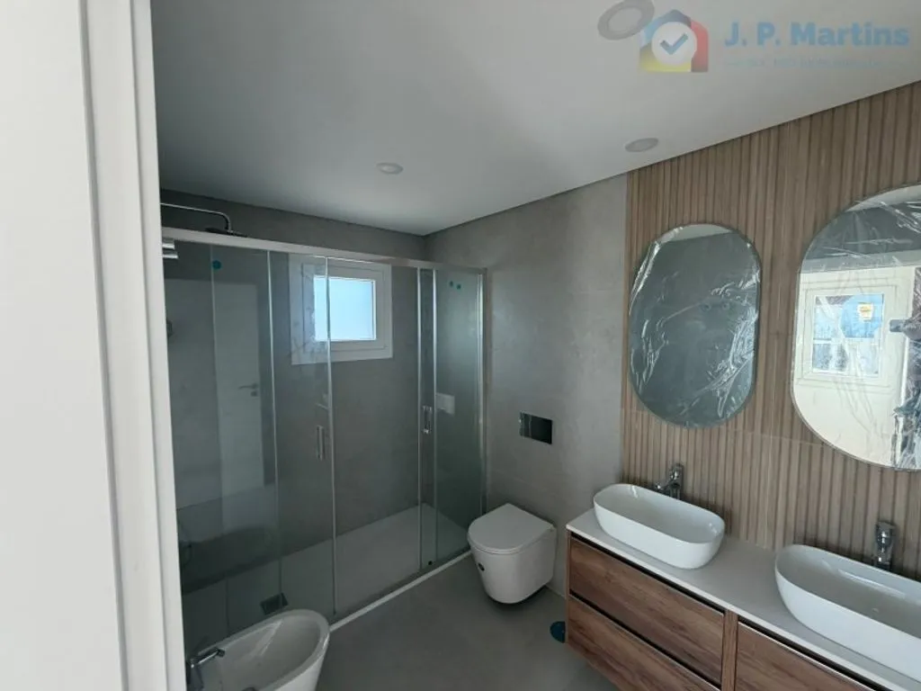 Luxury Detached House with Pool in Seixal