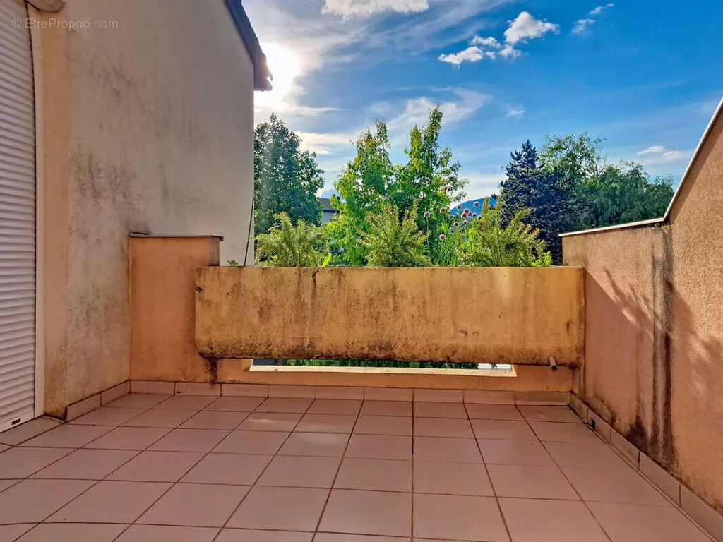 Balcone - 3-Bed Apartment with Terrace in Gières