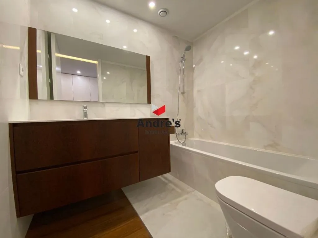 Vannitoad - Remodelled Flat with Elevator in Boavista, Porto