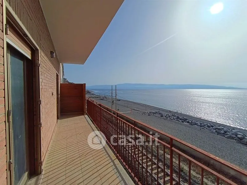 Rõdu - Seafront Apartment in Scaletta Zanclea