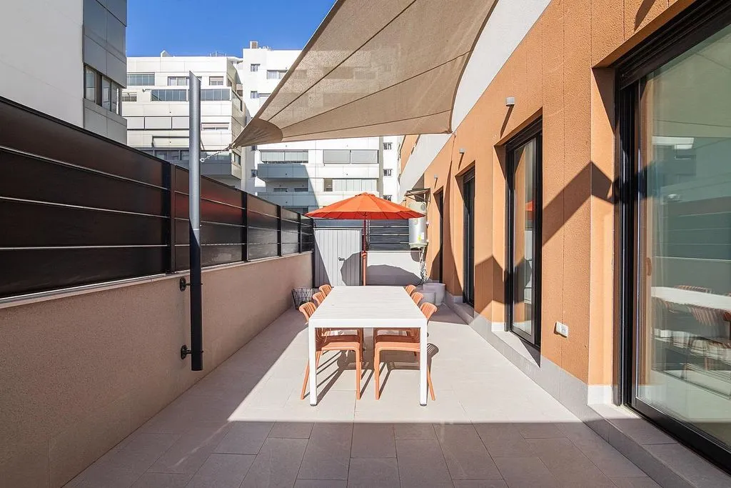 Terrace - Semi-New Flat with Pool in El Travaló, Elche