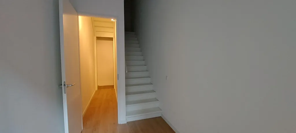 Pièces - Modern Apartment with Balcony near Breda Centraal